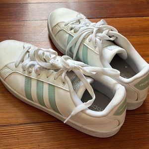 Blue striped adidas: ortholight float
